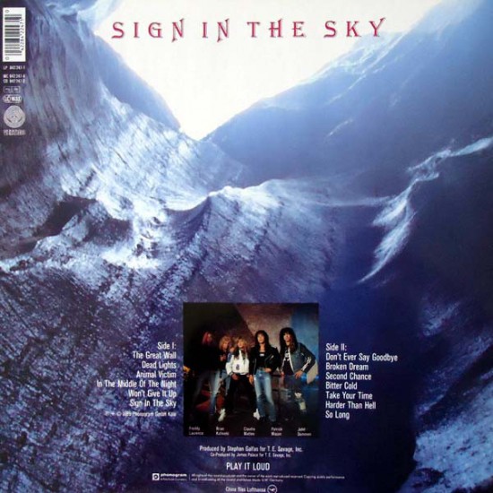China - Sign In The Sky